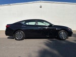 2025 Altima Thumbnail 1
