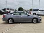 2025 Altima Thumbnail 2