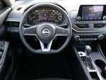 2025 Altima Thumbnail 4