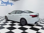 2025 Altima Thumbnail 3