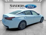 2025 Altima Thumbnail 2