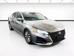 2023 Altima Thumbnail 3