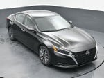 2023 Altima Thumbnail 19