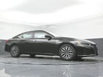 2023 Altima Thumbnail 26