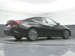 2023 Altima Thumbnail 32