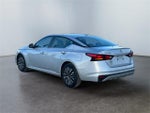 2023 Altima Thumbnail 3