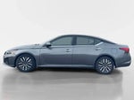 2023 Altima Thumbnail 3