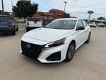 2025 Altima Thumbnail 2