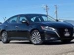 2025 Altima Thumbnail 2