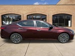 2025 Altima Thumbnail 2