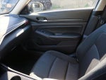 2025 Altima Thumbnail 38