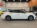 2025 Altima Thumbnail 4