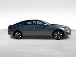 2022 Altima Thumbnail 9