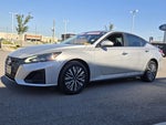 2023 Altima Thumbnail 2