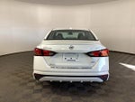 2021 Altima Thumbnail 3