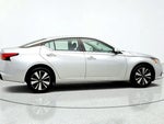 2022 Altima Thumbnail 4