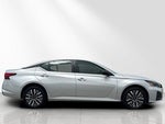 2024 Altima Thumbnail 3