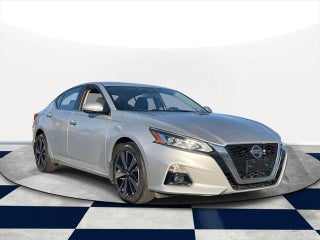 2019 Nissan Altima with Brilliant Silver Metallic Exterior