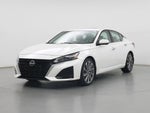 2023 Altima Thumbnail 4