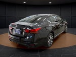 2022 Altima Thumbnail 6