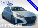 2024 Altima Thumbnail 2