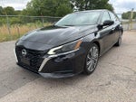 2023 Altima Thumbnail 6