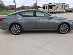 2023 Altima Thumbnail 4