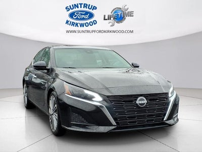 Photo of a 2023 Nissan Altima 2.5 SL 4DR Sedan for sale