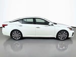 2023 Altima Thumbnail 17