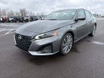 2025 Altima Thumbnail 2