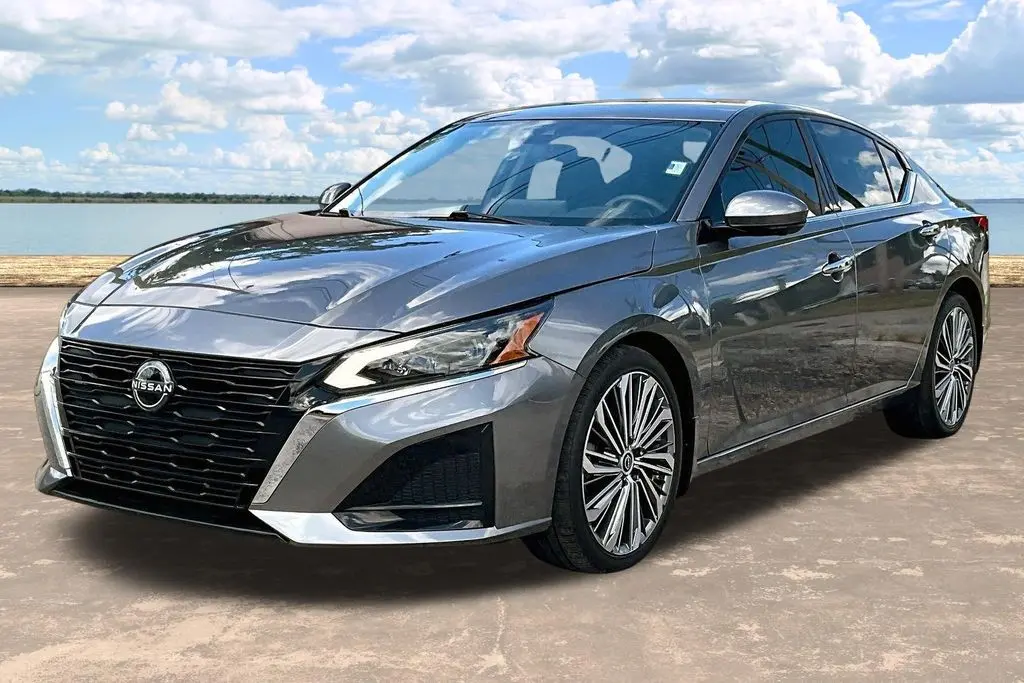 2023 Nissan Altima - $25,900