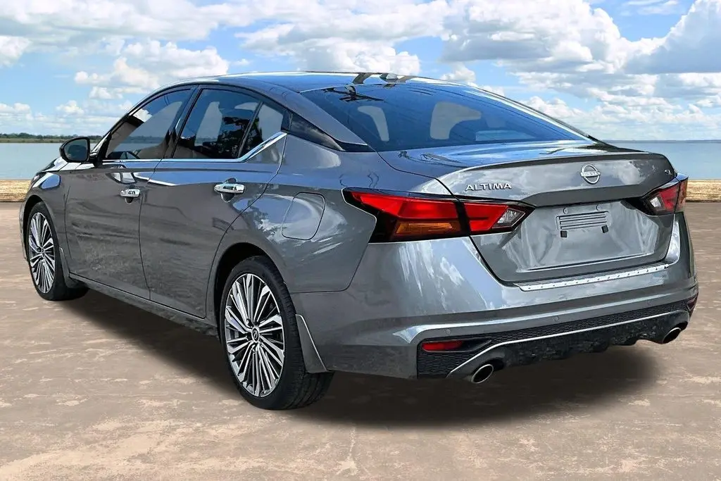 2023 Nissan Altima - $25,900