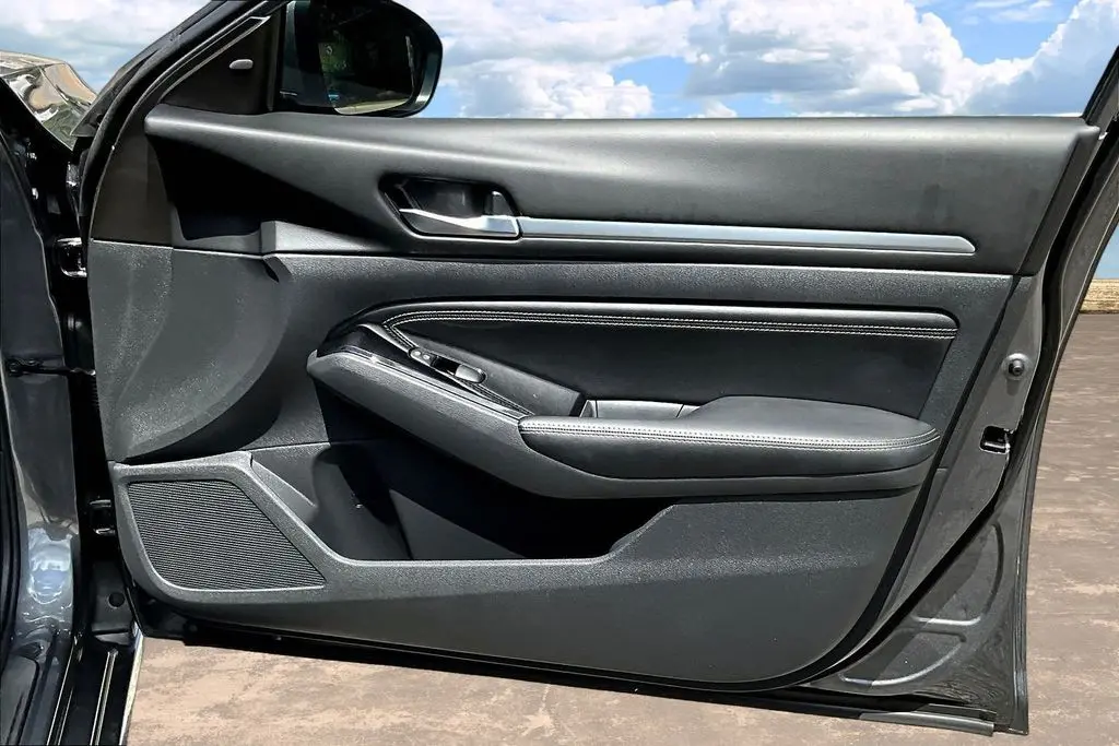 2023 Nissan Altima - $25,900