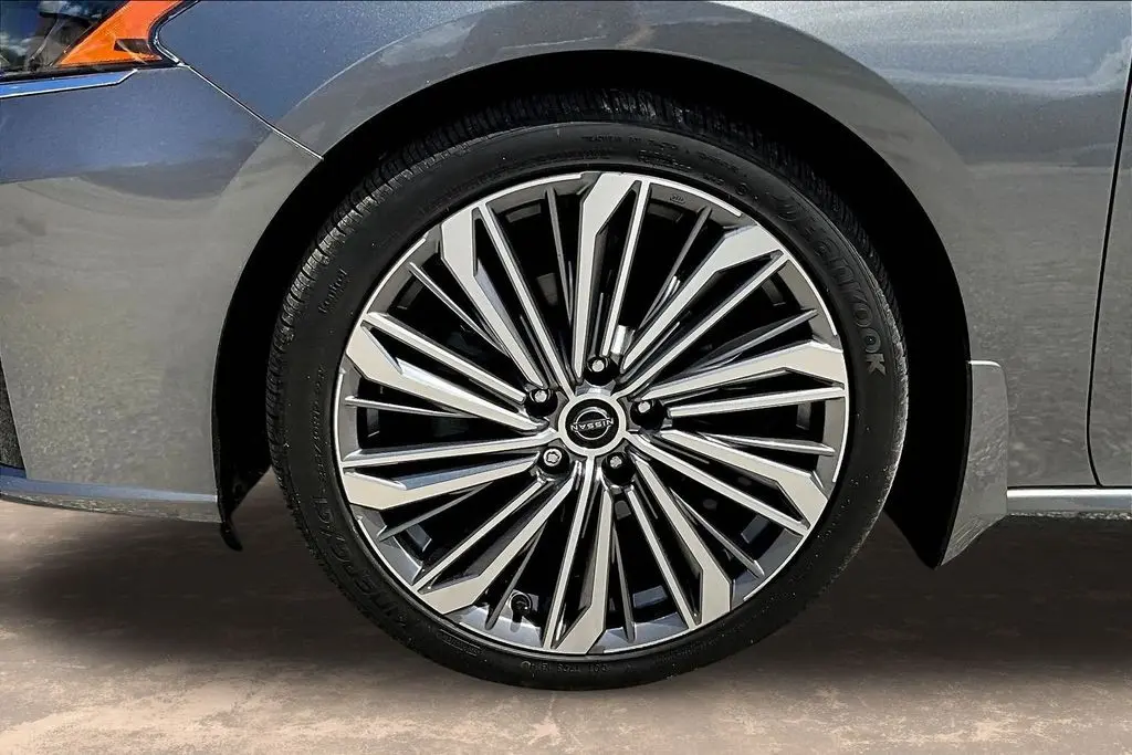 2023 Nissan Altima - $25,900