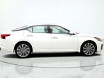 2023 Altima Thumbnail 6