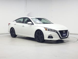 2020 Nissan Altima with Pearl White Tricoat Exterior