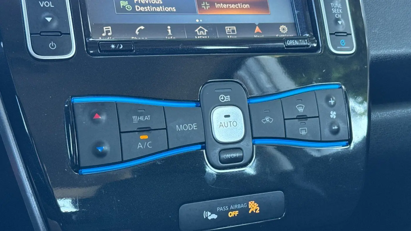 2016 Nissan LEAF S-30