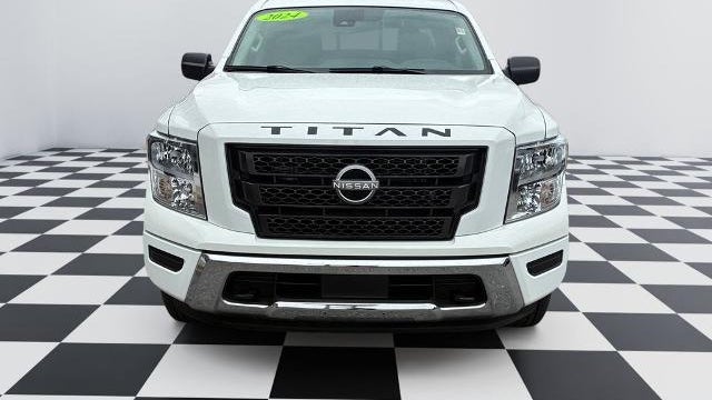 2024 Nissan Titan SV
