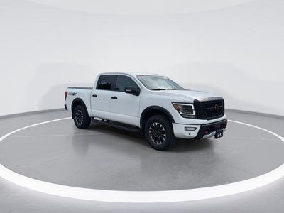 2023 Nissan Titan 4X4 PRO-4X 4DR Crew Cab 5.6 FT. SB