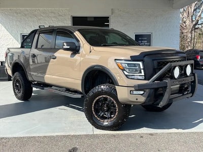 2020 Nissan Titan 4X4 PRO-4X 4DR Crew Cab 5.6 FT. SB