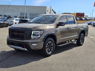 2023 Nissan Titan 4X4 PRO-4X 4DR Crew Cab 5.6 FT. SB