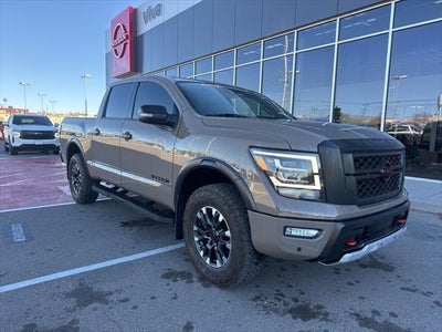 2023 Nissan Titan 4X4 PRO-4X 4DR Crew Cab 5.6 FT. SB