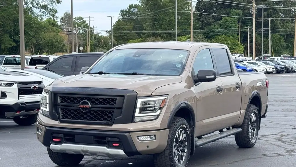 2022 Nissan Titan SV