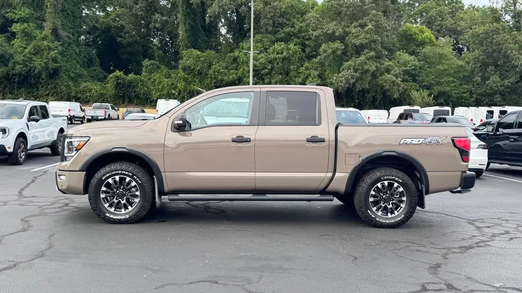 2022 Nissan Titan SV
