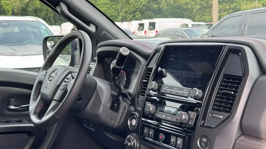 2022 Nissan Titan SV
