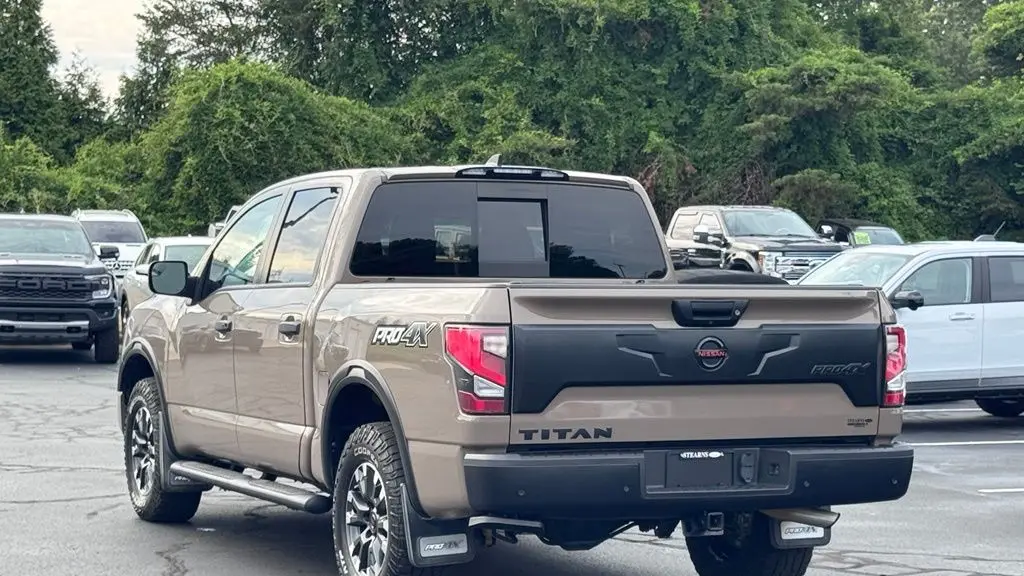 2022 Nissan Titan SV