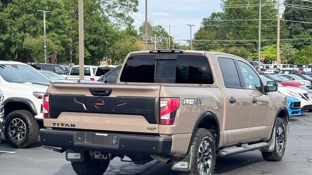 2022 Nissan Titan SV