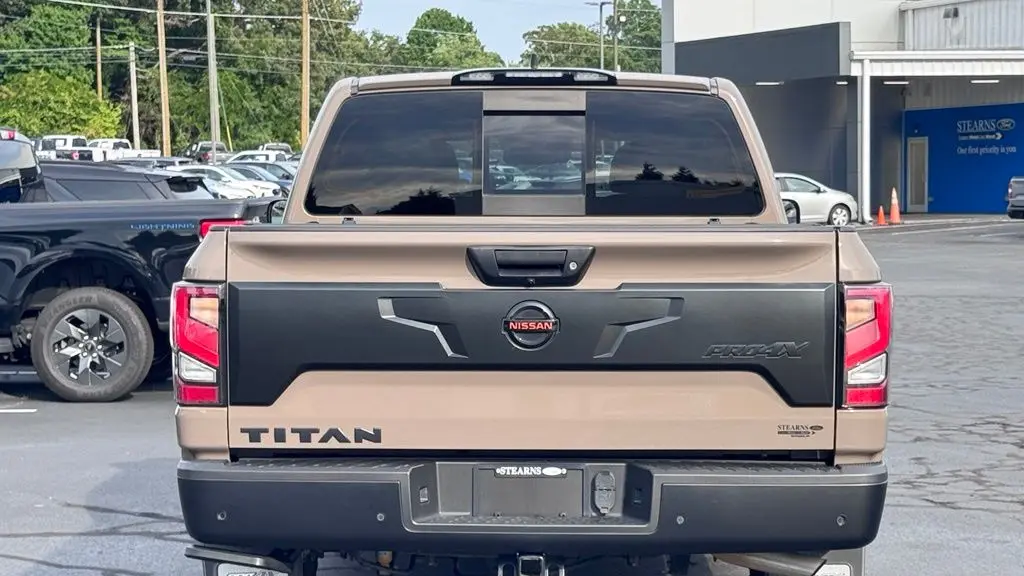 2022 Nissan Titan SV