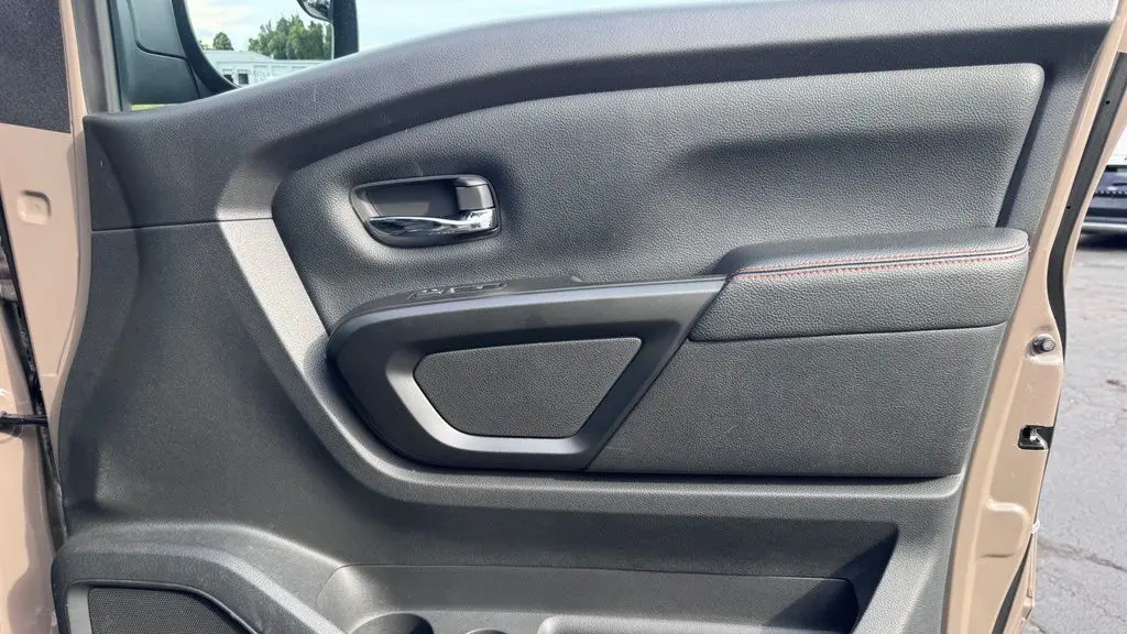 2022 Nissan Titan SV