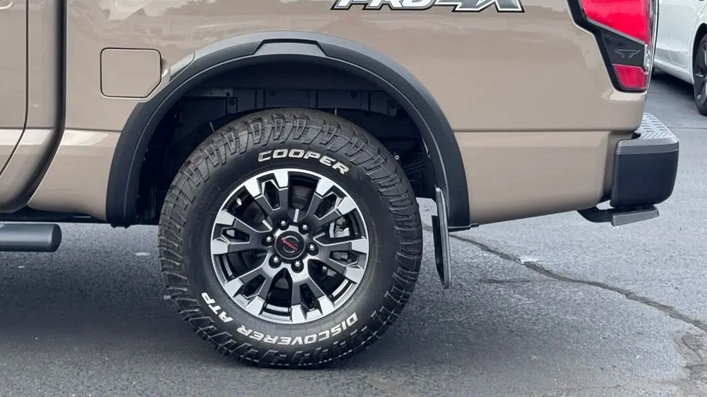 2022 Nissan Titan SV